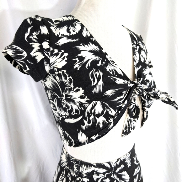 Dingolay EUC floral 2 Piece skirt set crop tie top small Barbados black white - Picture 2 of 16